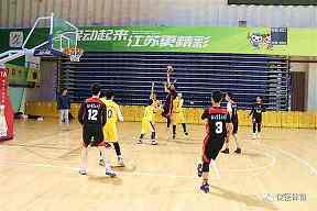 边路进攻怎样创造机会：宽度、套边与传中的配合