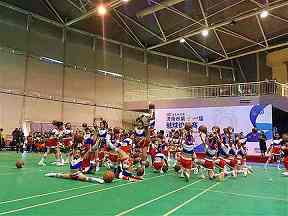 边路进攻怎样创造机会：宽度、套边与传中的配合