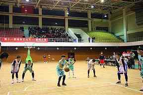 边路进攻怎样创造机会:宽度、套边与传中的配合