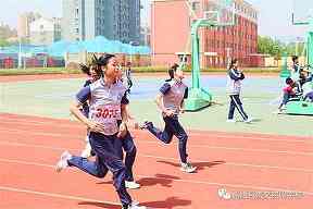 球队怎样应对密集防守：耐心传递与突然提速